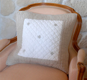 Boutis quilted cushion cover 42 x 42 cm (MAYA. ivory / natural) - Click Image to Close